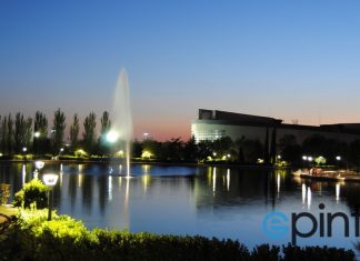 El lago del parque Juan Carlos I podría volver a brillar en Navidad