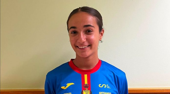 La pinteña Valeria Iscar con la selección española de balonmano
